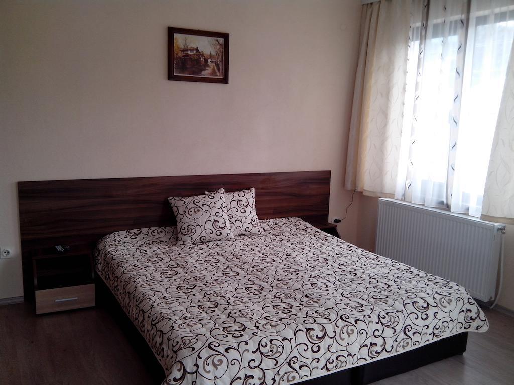 Hotel Advel Guest Hous Madzhare Habitación foto