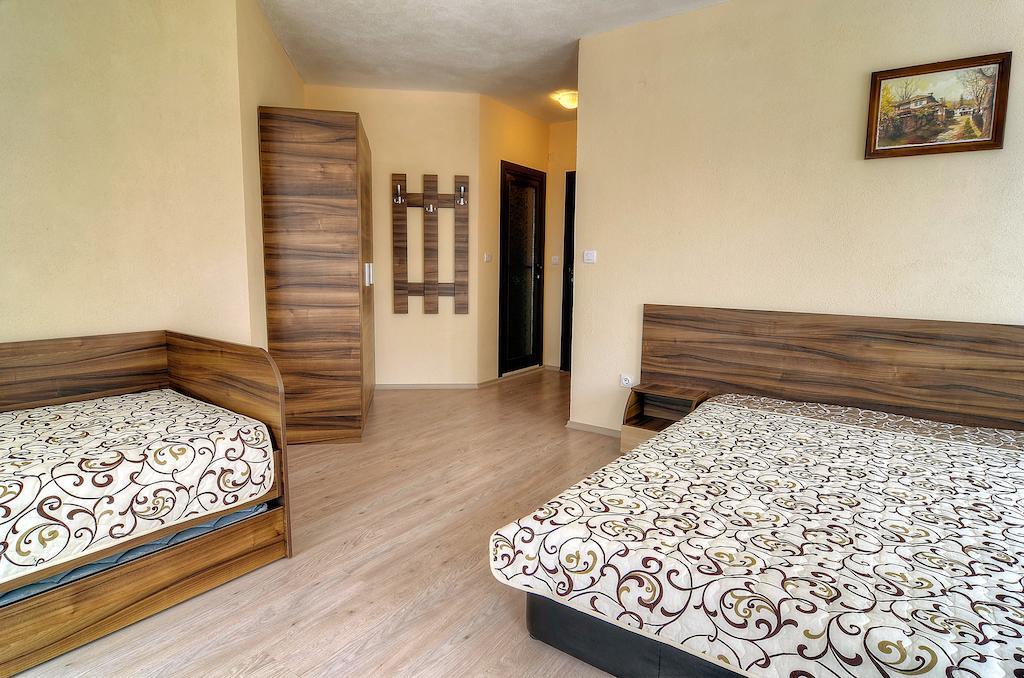 Hotel Advel Guest Hous Madzhare Habitación foto